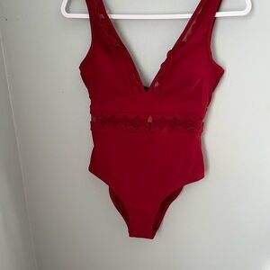 Cupshe Burgundy Textured One Piece Swimsuit with Plunging V-Neck‎